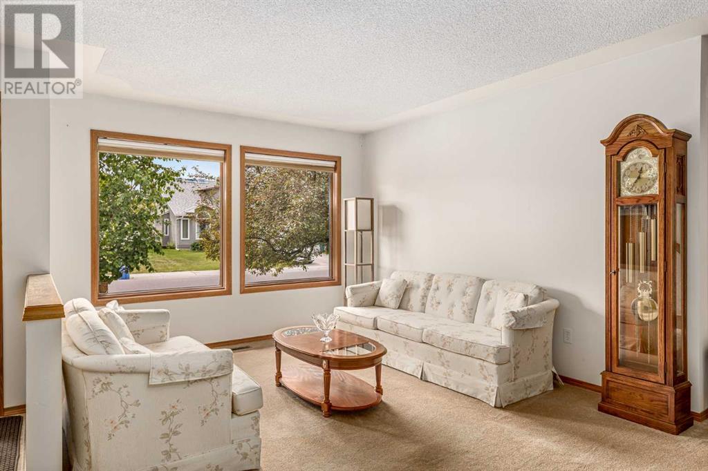 16 Sandalwood Close Nw, Calgary, Alberta  T3K 3Z4 - Photo 5 - A2228361