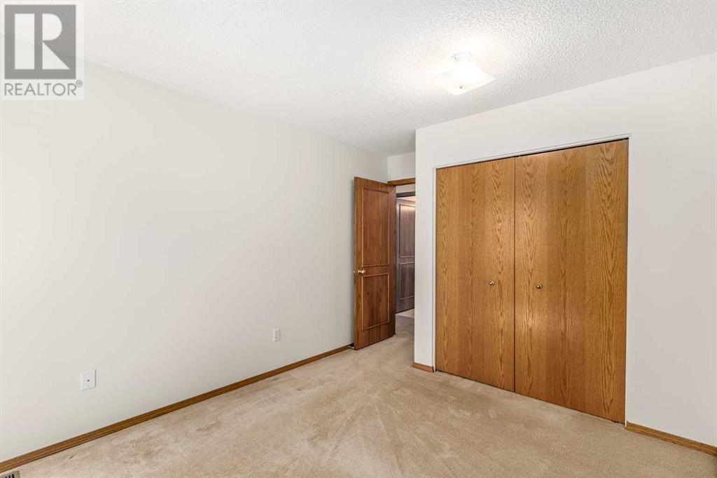 16 Sandalwood Close Nw, Calgary, Alberta  T3K 3Z4 - Photo 25 - A2228361
