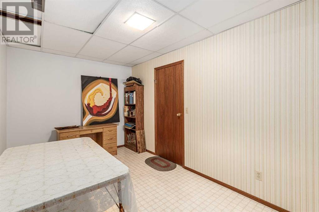 16 Sandalwood Close Nw, Calgary, Alberta  T3K 3Z4 - Photo 35 - A2228361