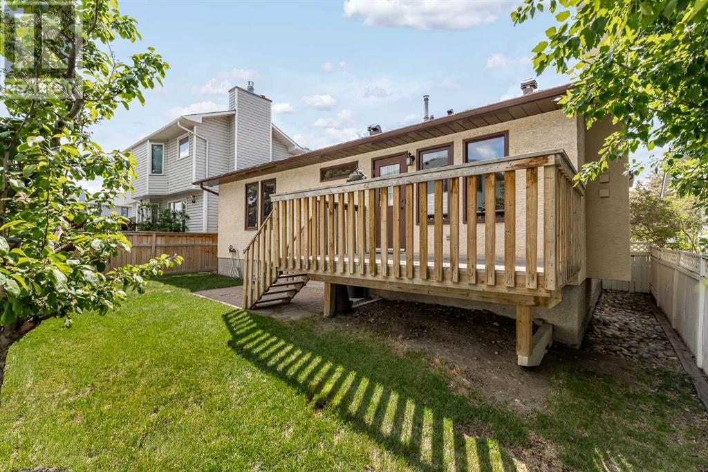 16 Sandalwood Close Nw, Calgary, Alberta  T3K 3Z4 - Photo 46 - A2228361