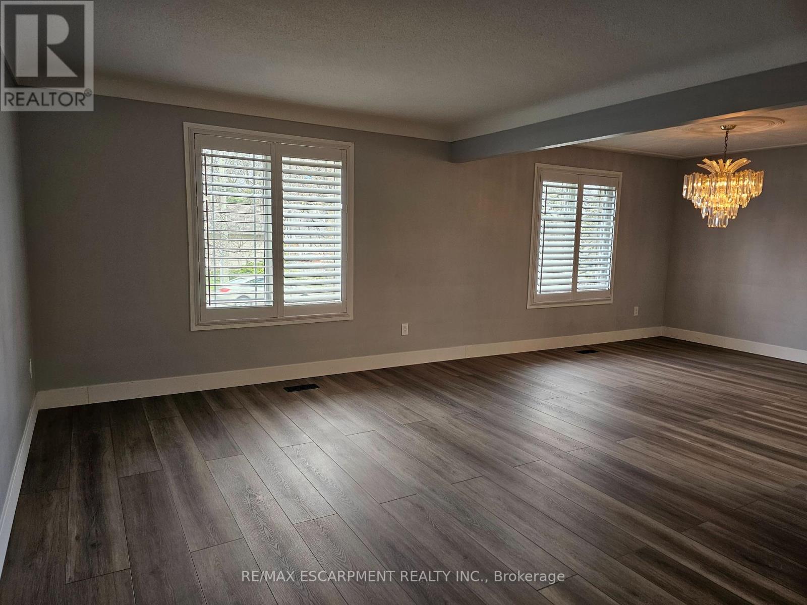 332-1/2 Grantham Avenue, St. Catharines, Ontario  L2M 5A6 - Photo 2 - X12206823