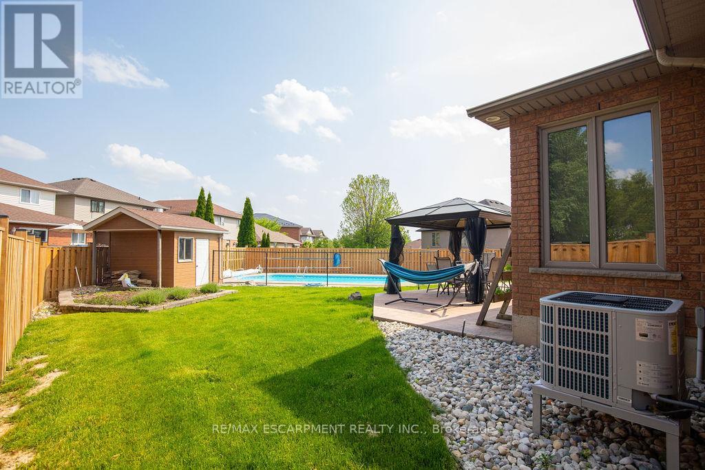 177 Claudette Gate, Hamilton (Falkirk), Ontario  L9B 2J9 - Photo 10 - X12206849
