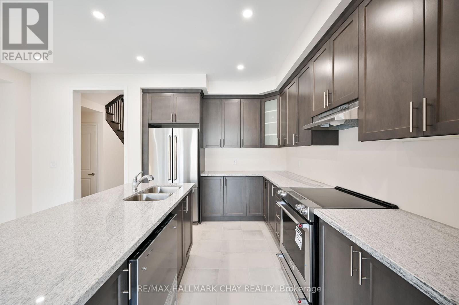 1063 Garner Road E, Hamilton, Ontario  L9G 0G9 - Photo 10 - X12206866