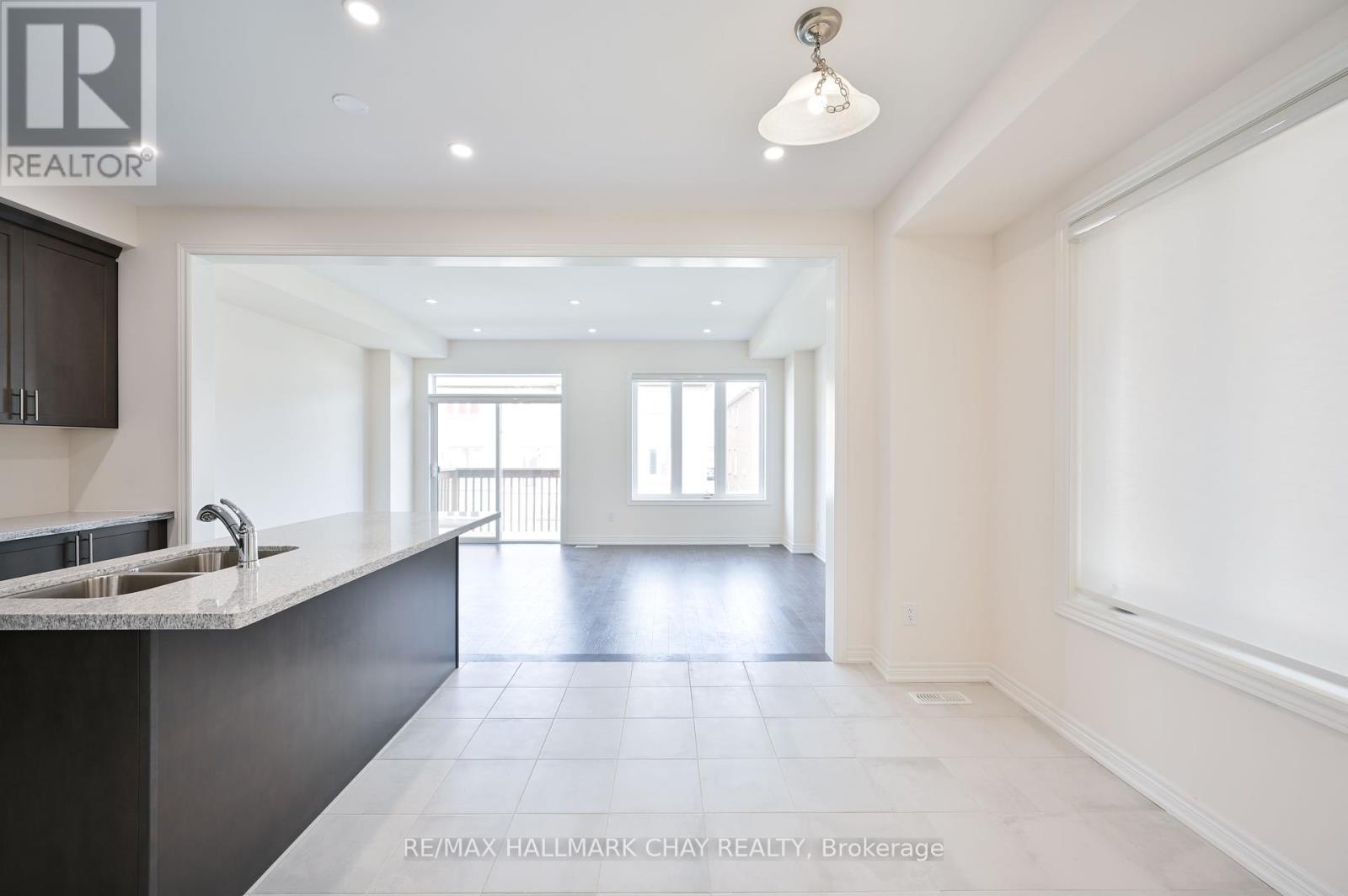 1063 Garner Road E, Hamilton, Ontario  L9G 0G9 - Photo 5 - X12206866