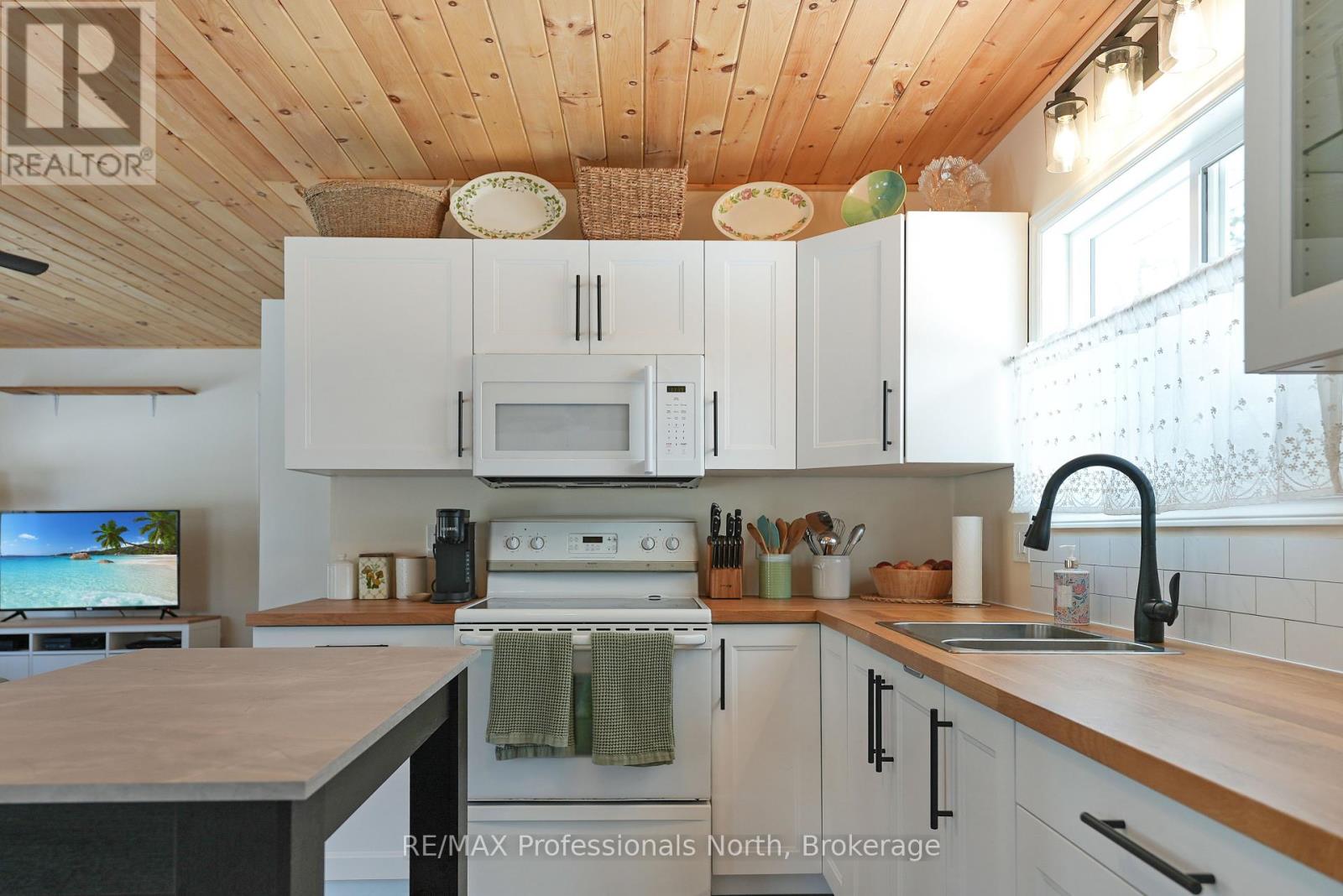 1534 Salerno Lake Road, Highlands East, Ontario  K0M 1X0 - Photo 7 - X12207011