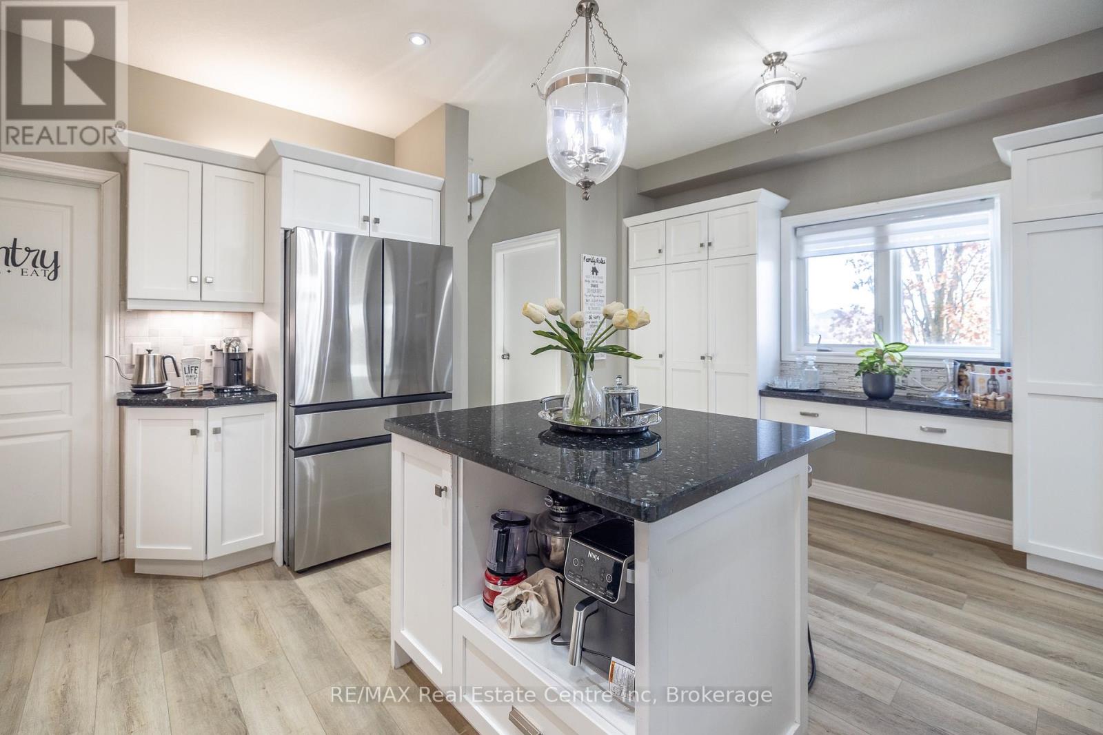 152 Goodwin Drive, Guelph, Ontario  N1L 0B2 - Photo 10 - X12207074