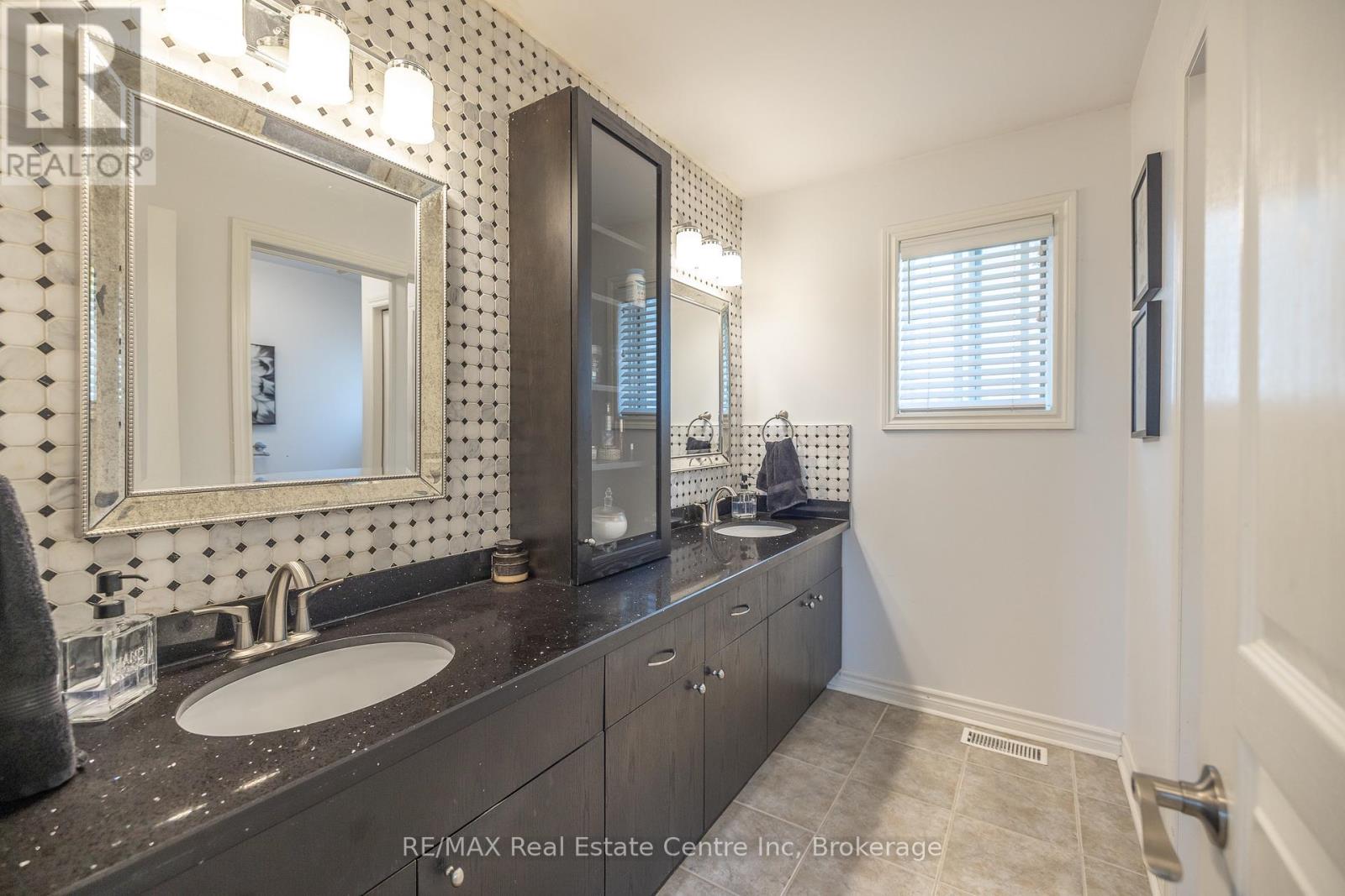 152 Goodwin Drive, Guelph, Ontario  N1L 0B2 - Photo 36 - X12207074