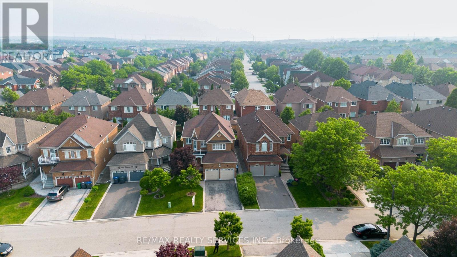 5918 Bassinger Place, Mississauga, Ontario  L5M 6K5 - Photo 2 - W12206186
