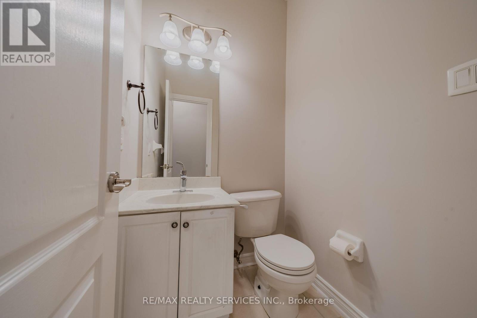 5918 Bassinger Place, Mississauga, Ontario  L5M 6K5 - Photo 23 - W12206186