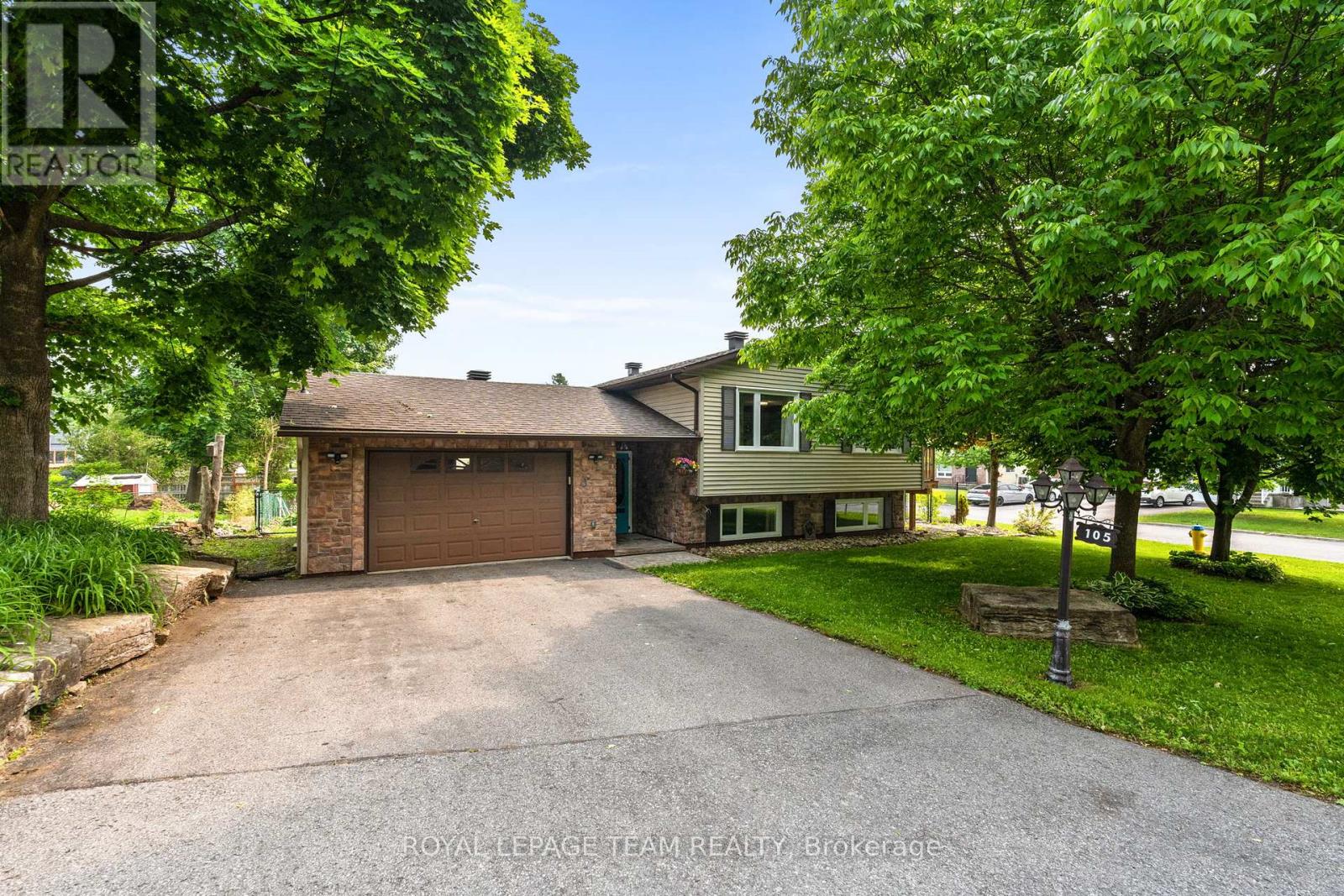 105 Campbell Street, Carleton Place, Ontario  K7C 2R8 - Photo 2 - X12207007