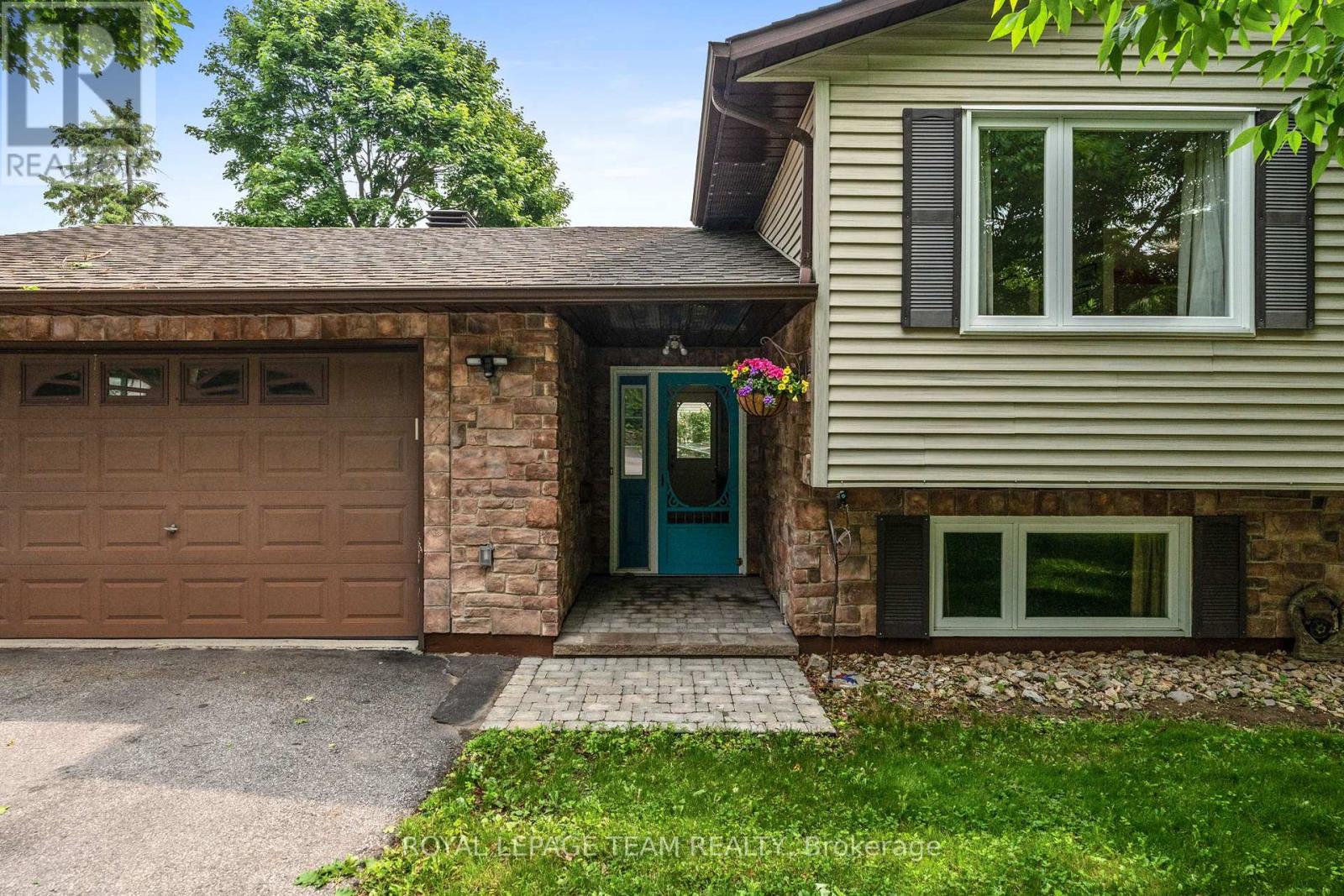 105 Campbell Street, Carleton Place, Ontario  K7C 2R8 - Photo 9 - X12207007
