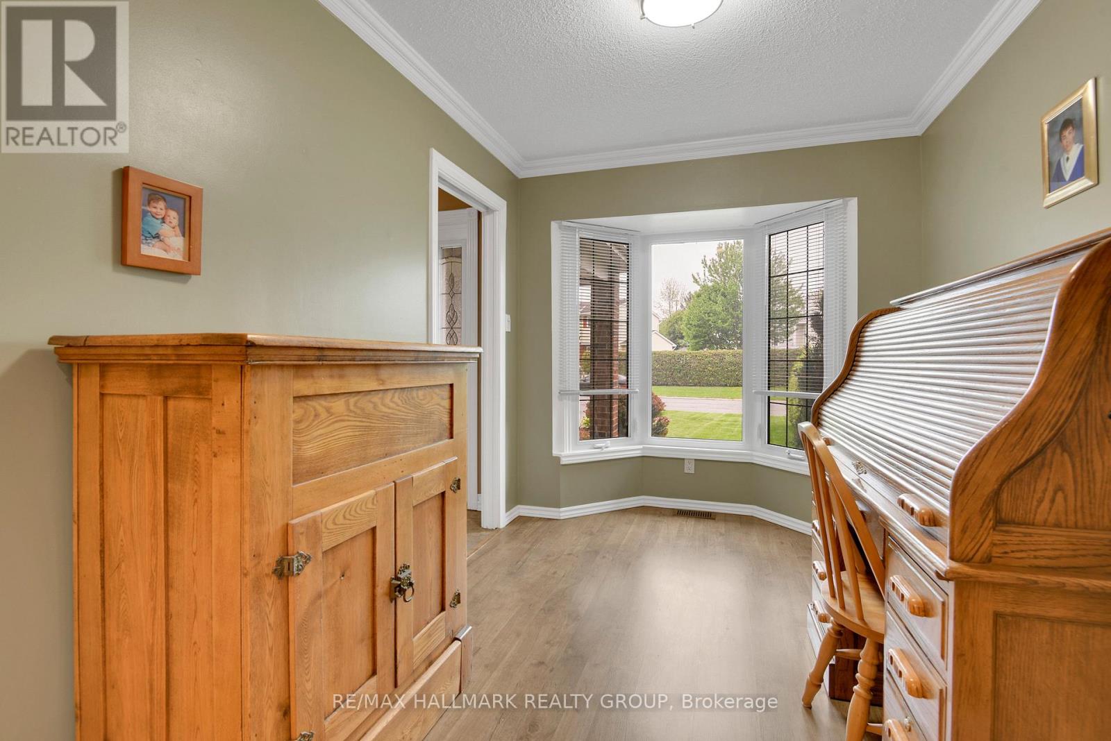 411 Sanderling Crescent, Ottawa, Ontario  K1E 2V5 - Photo 3 - X12207121