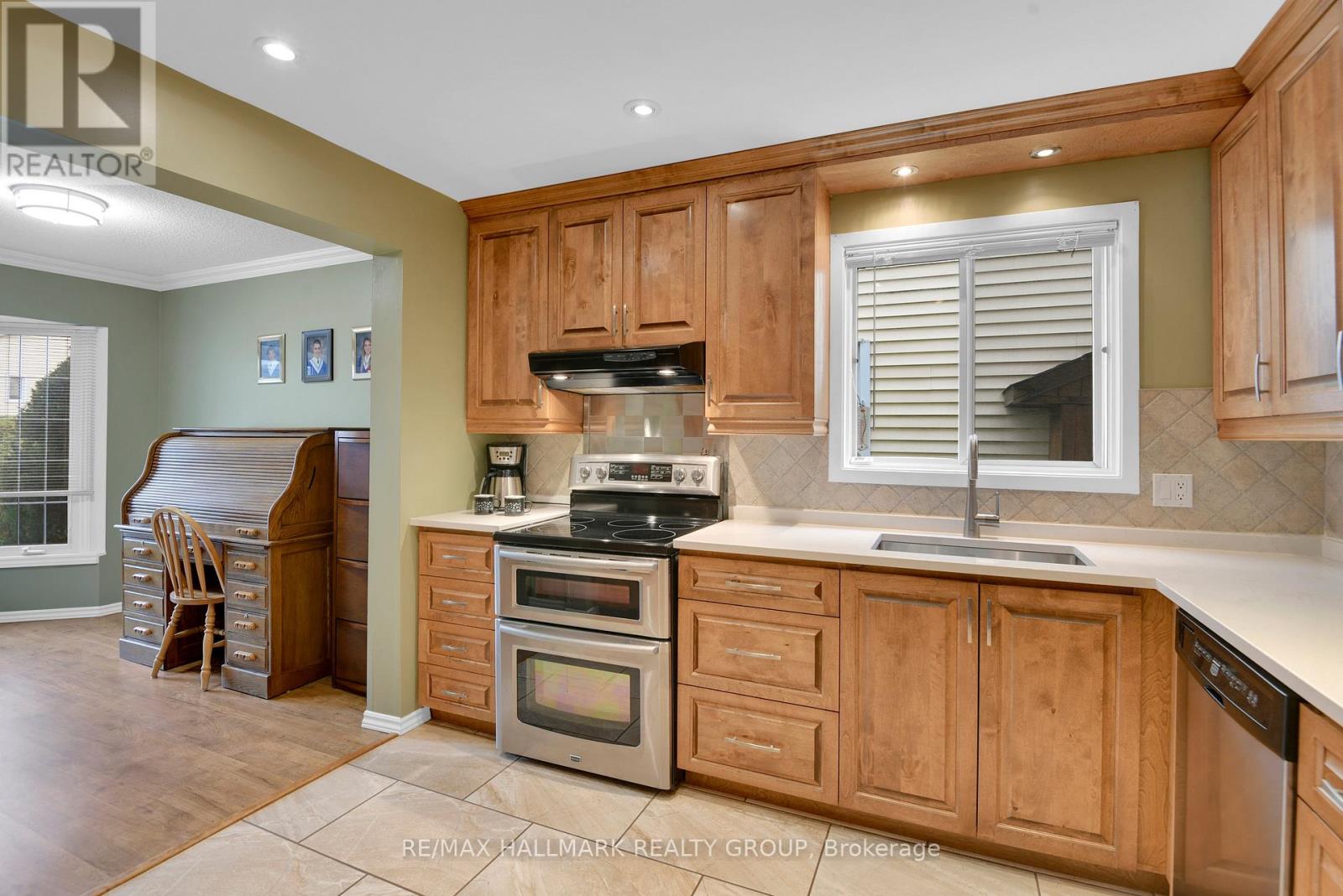 411 Sanderling Crescent, Ottawa, Ontario  K1E 2V5 - Photo 6 - X12207121