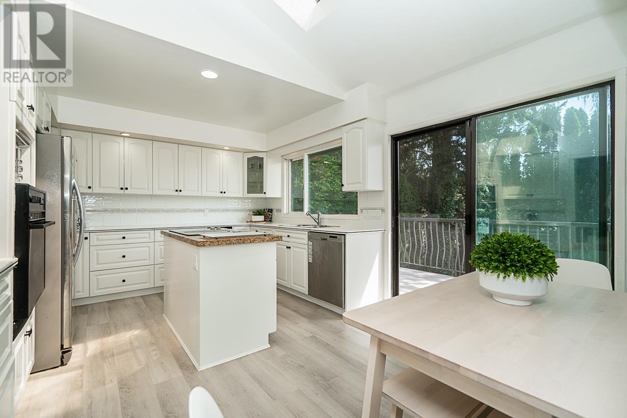2948 Roseglen Court, Burnaby, British Columbia  V5A 3W4 - Photo 14 - R2992130