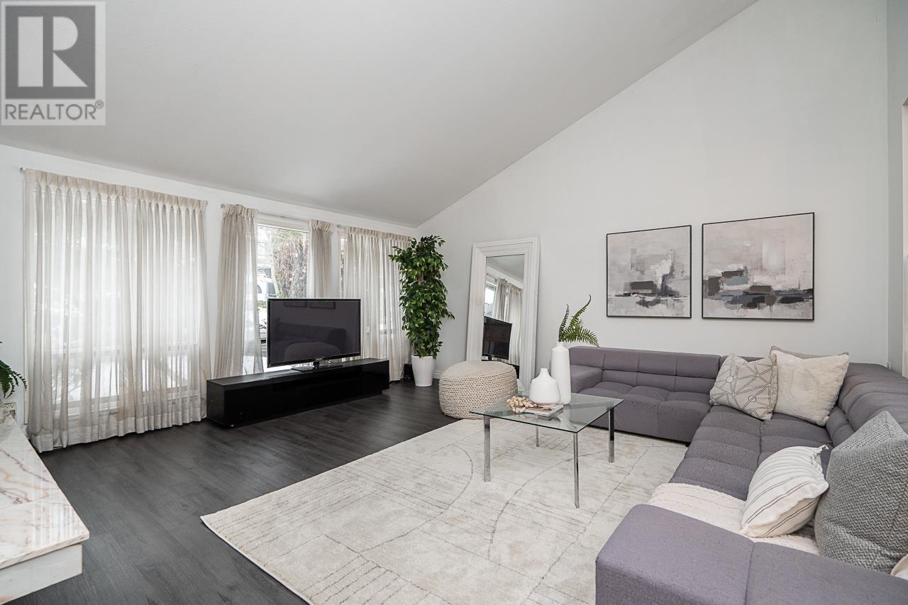 2948 Roseglen Court, Burnaby, British Columbia  V5A 3W4 - Photo 2 - R2992130