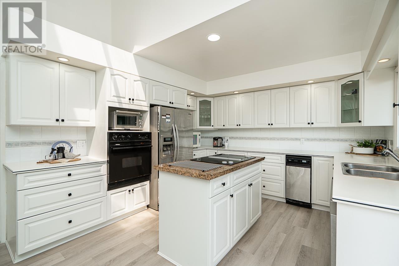 2948 Roseglen Court, Burnaby, British Columbia  V5A 3W4 - Photo 4 - R2992130
