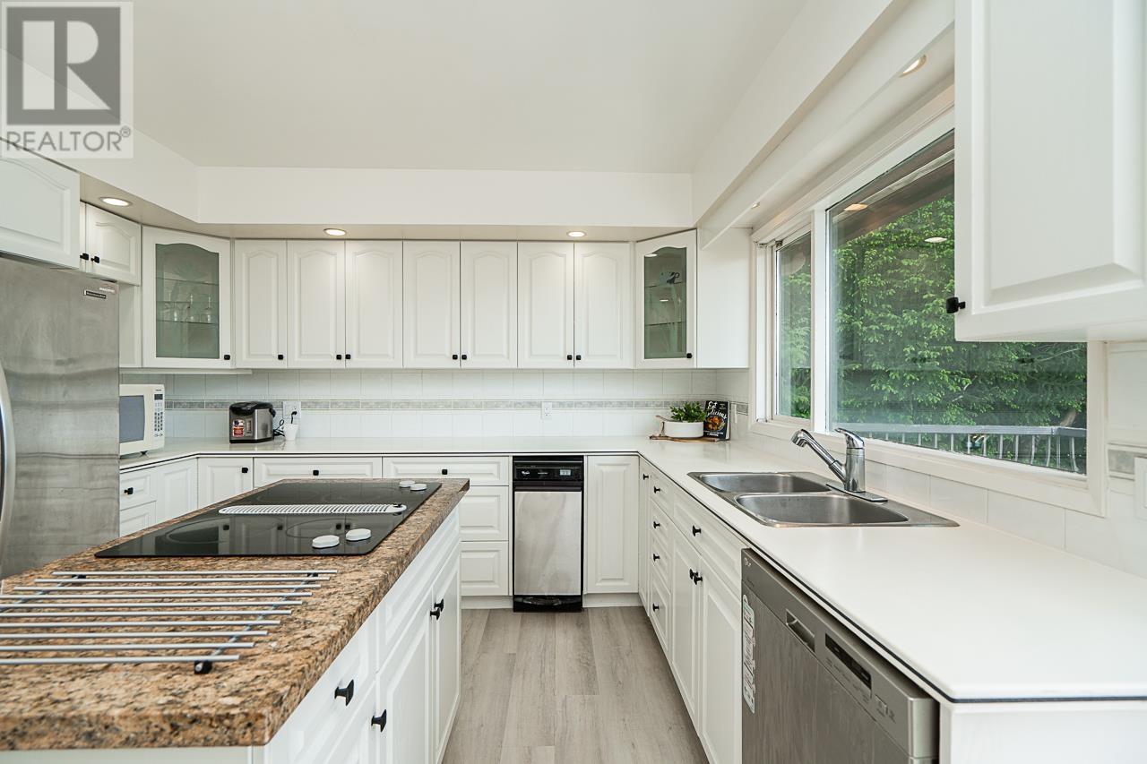 2948 Roseglen Court, Burnaby, British Columbia  V5A 3W4 - Photo 15 - R2992130