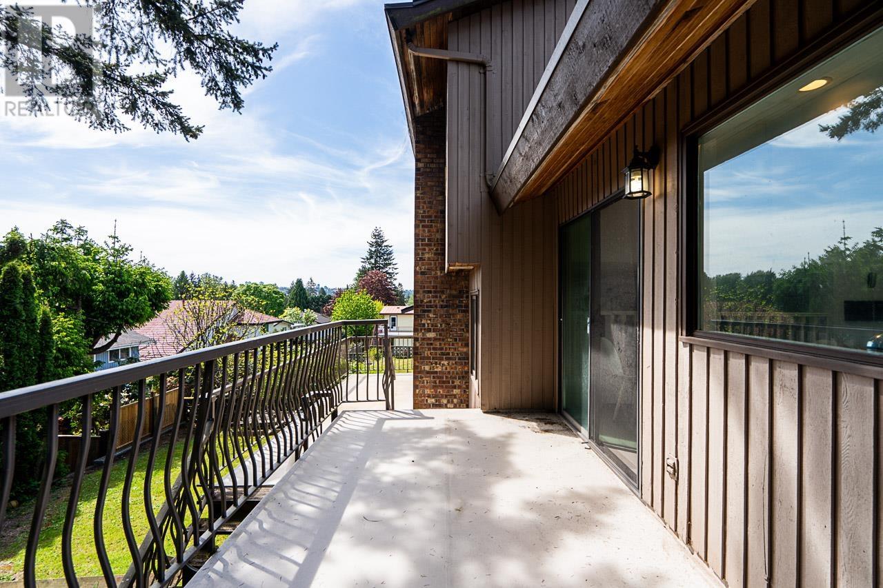 2948 Roseglen Court, Burnaby, British Columbia  V5A 3W4 - Photo 9 - R2992130