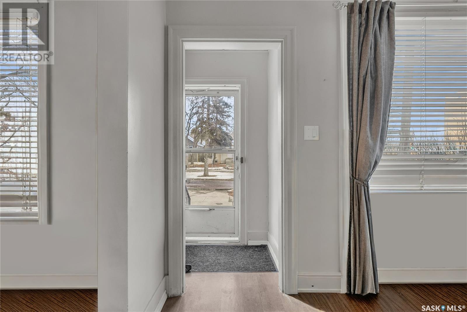 101 32nd Street W, Saskatoon, Saskatchewan  S7L 0S2 - Photo 2 - SK008837