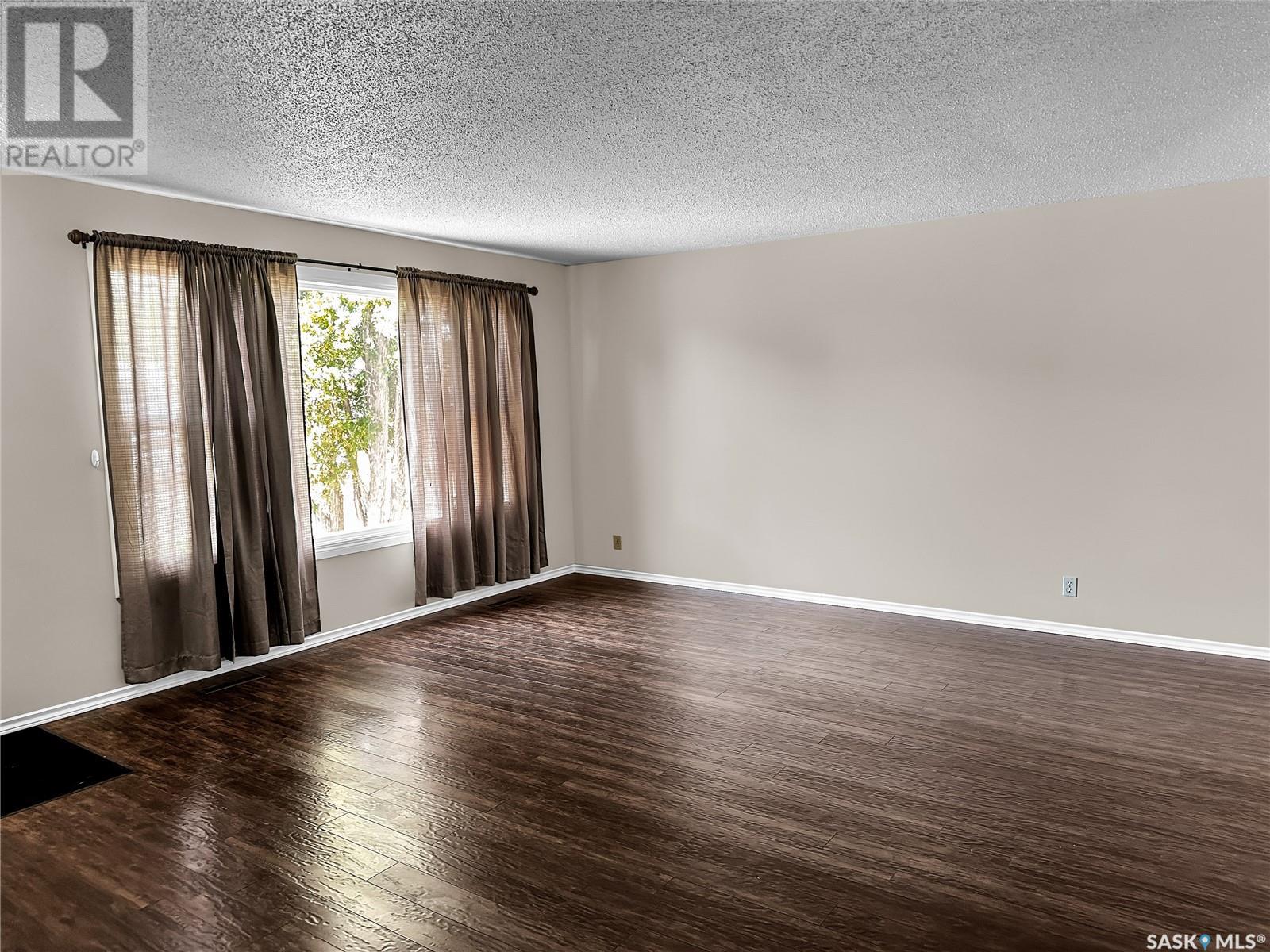 1916 A & B Foley Drive, North Battleford, Saskatchewan  S9A 3G9 - Photo 4 - SK008783