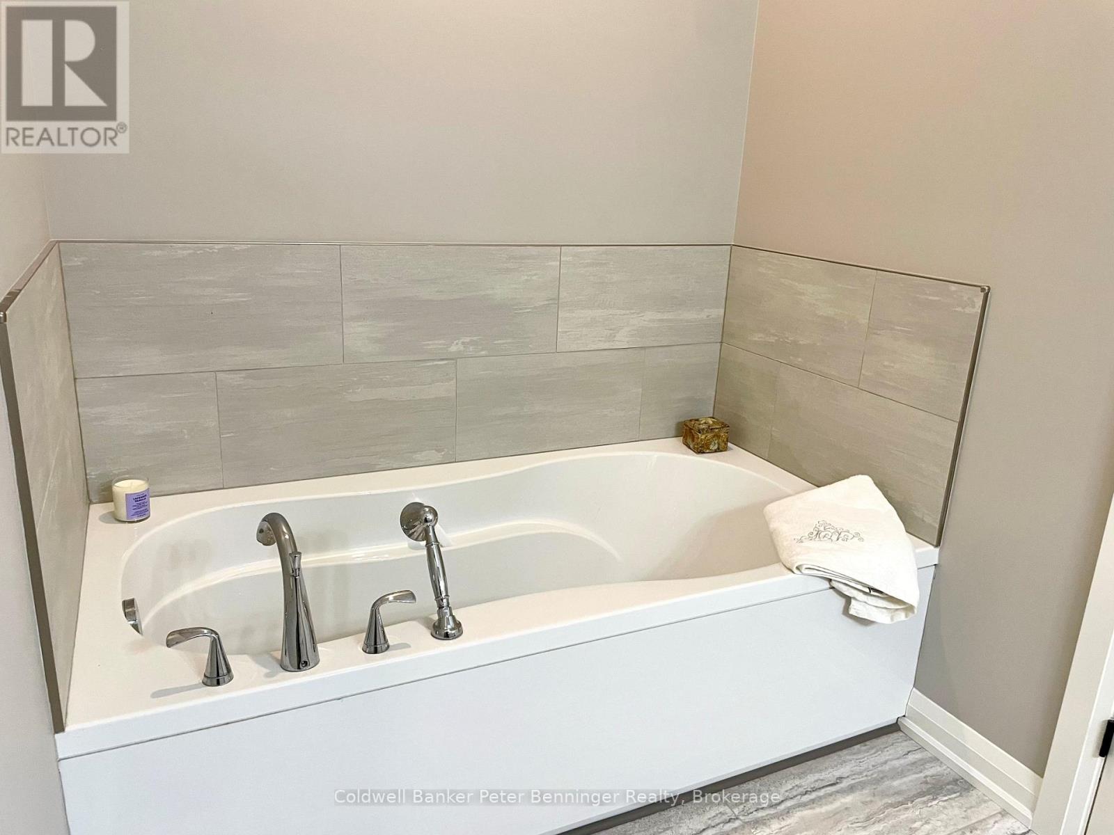 205 Irishwood Lane, Brockton, Ontario  N0G 2V0 - Photo 23 - X11985976