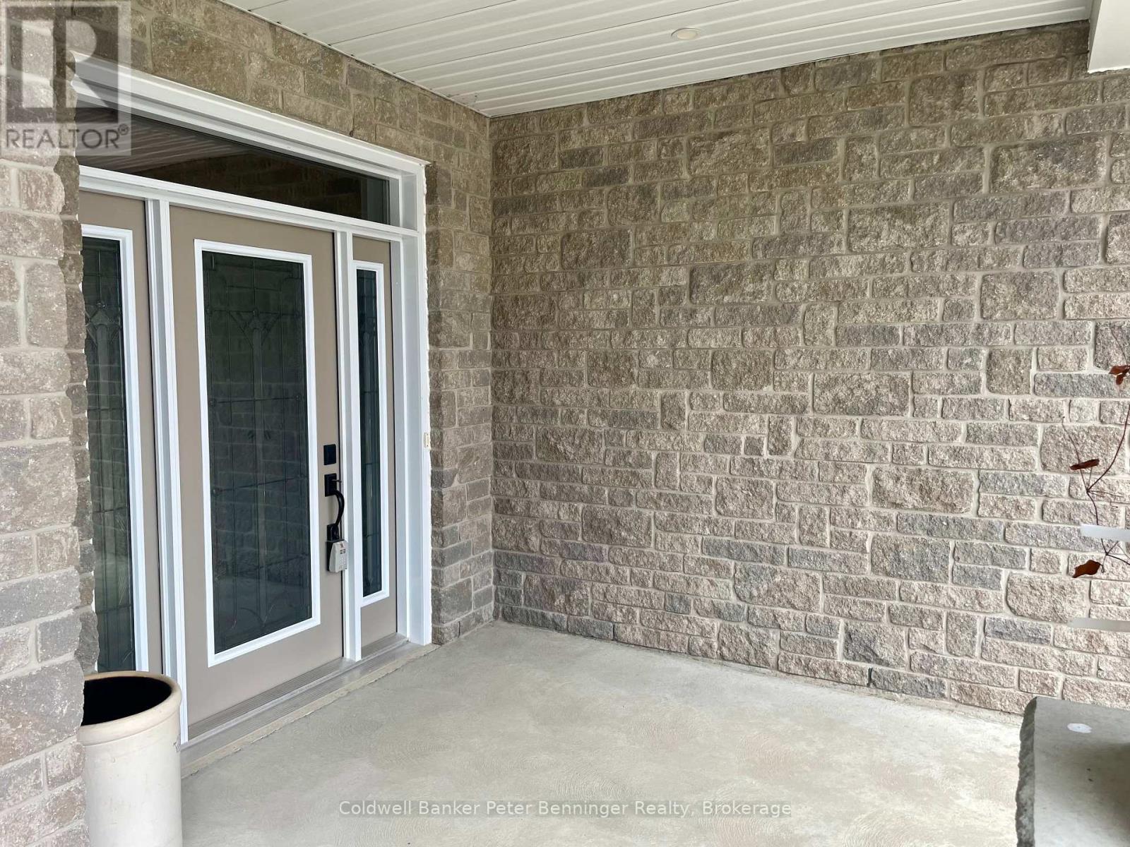 205 Irishwood Lane, Brockton, Ontario  N0G 2V0 - Photo 2 - X11985976