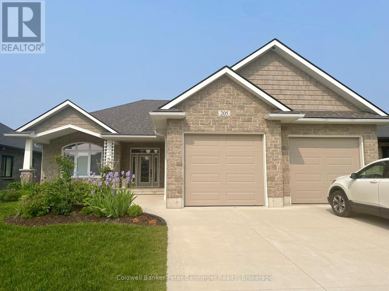 205 Irishwood Lane, Brockton, Ontario  N0G 2V0 - Photo 1 - X11985976