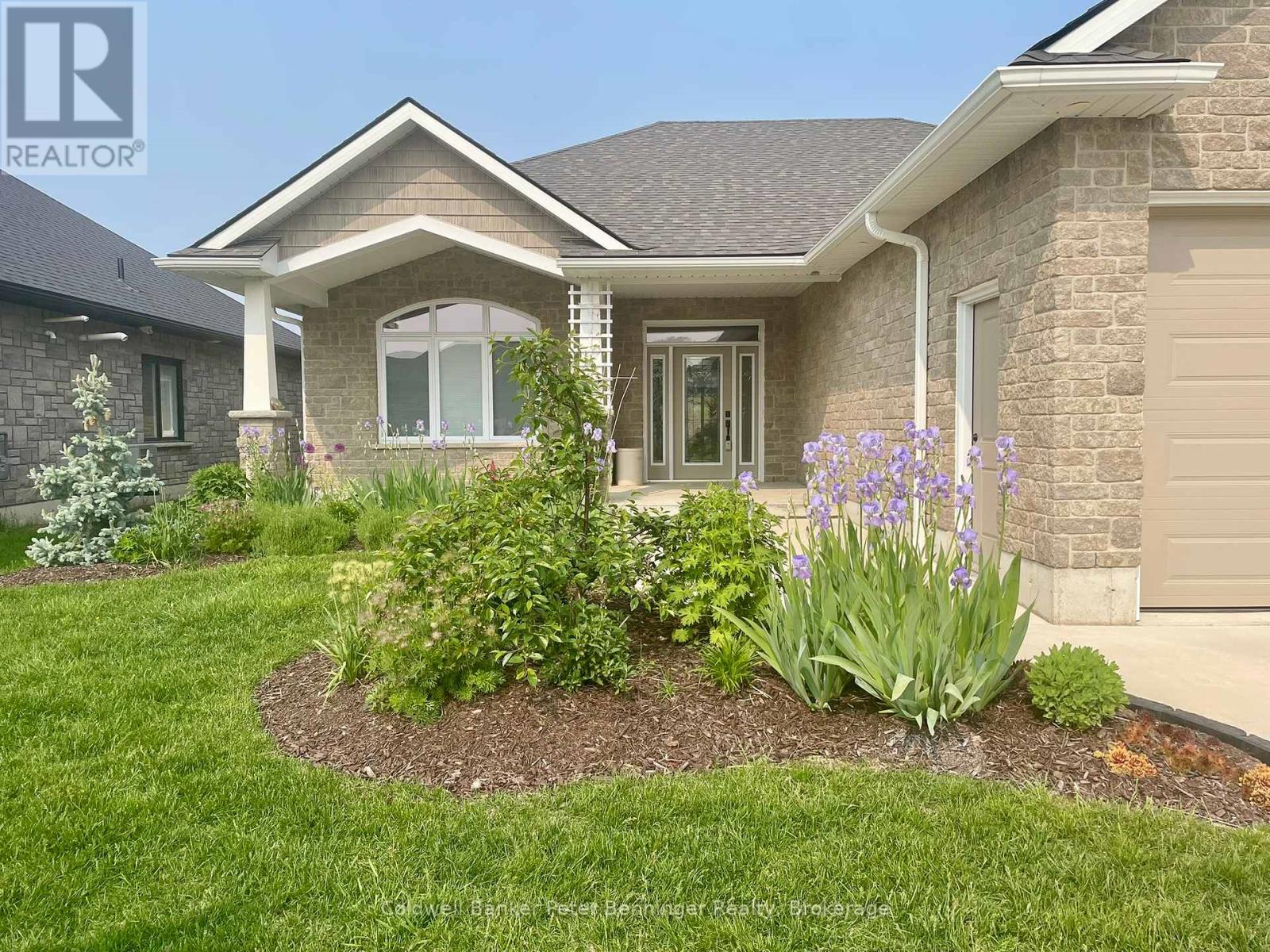 205 Irishwood Lane, Brockton, Ontario  N0G 2V0 - Photo 3 - X11985976