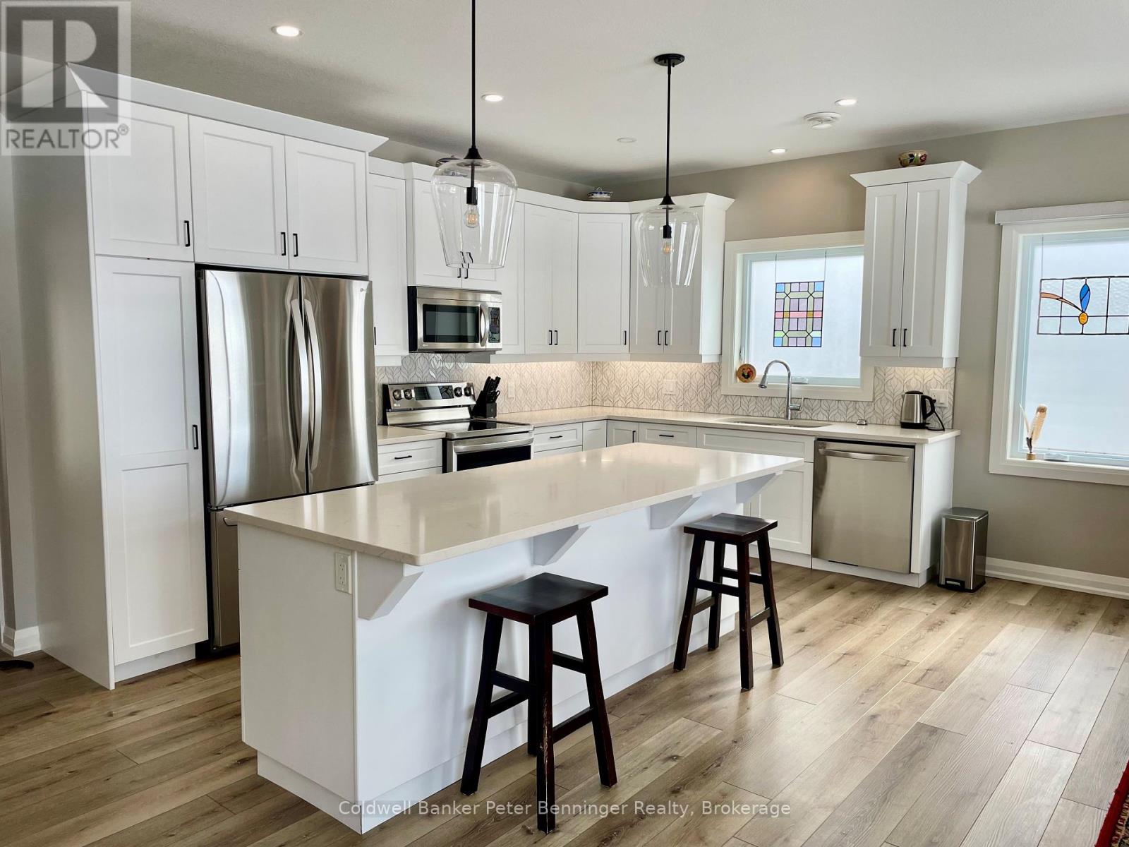205 Irishwood Lane, Brockton, Ontario  N0G 2V0 - Photo 8 - X11985976