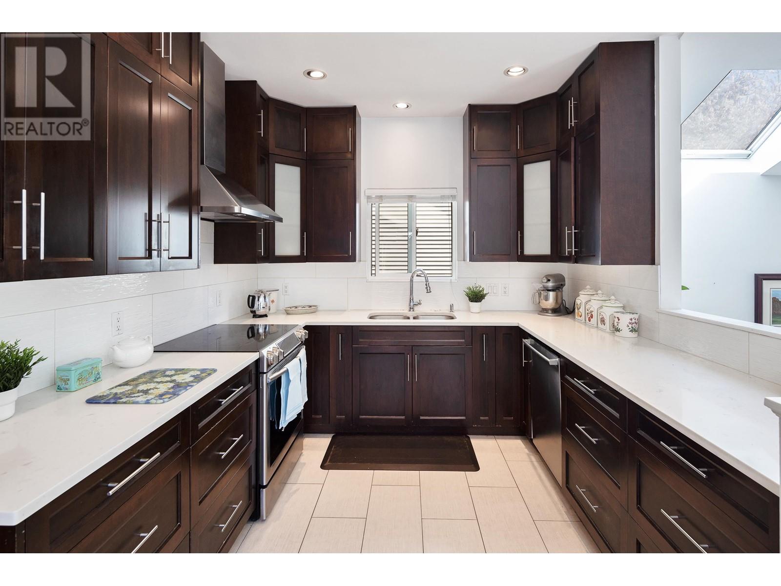 1780 Southeast Marine Drive, Vancouver, British Columbia  V5P 2R8 - Photo 3 - R3001866