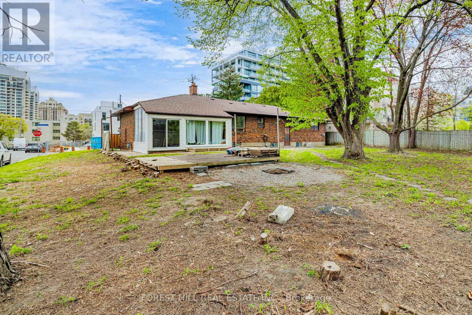 Main - 11 Greenbriar Road, Toronto, Ontario  M2K 1H4 - Photo 10 - C12207023
