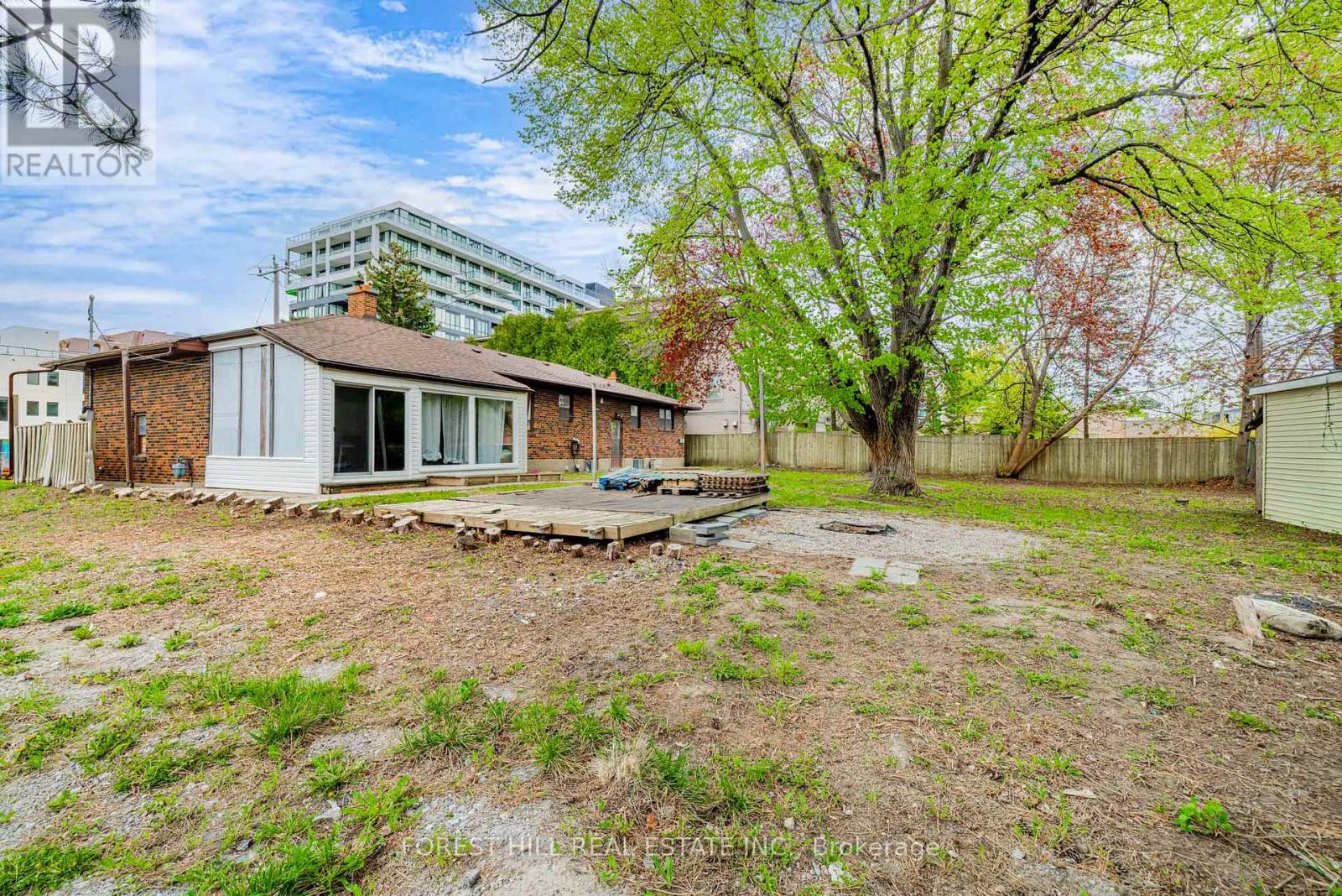 Main - 11 Greenbriar Road, Toronto, Ontario  M2K 1H4 - Photo 11 - C12207023