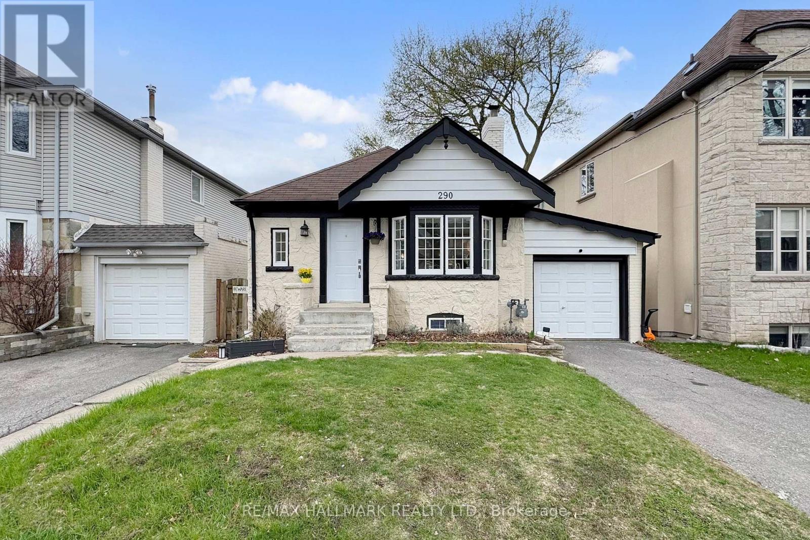 290 Laird Drive, Toronto, Ontario  M4G 3X5 - Photo 3 - C12207079