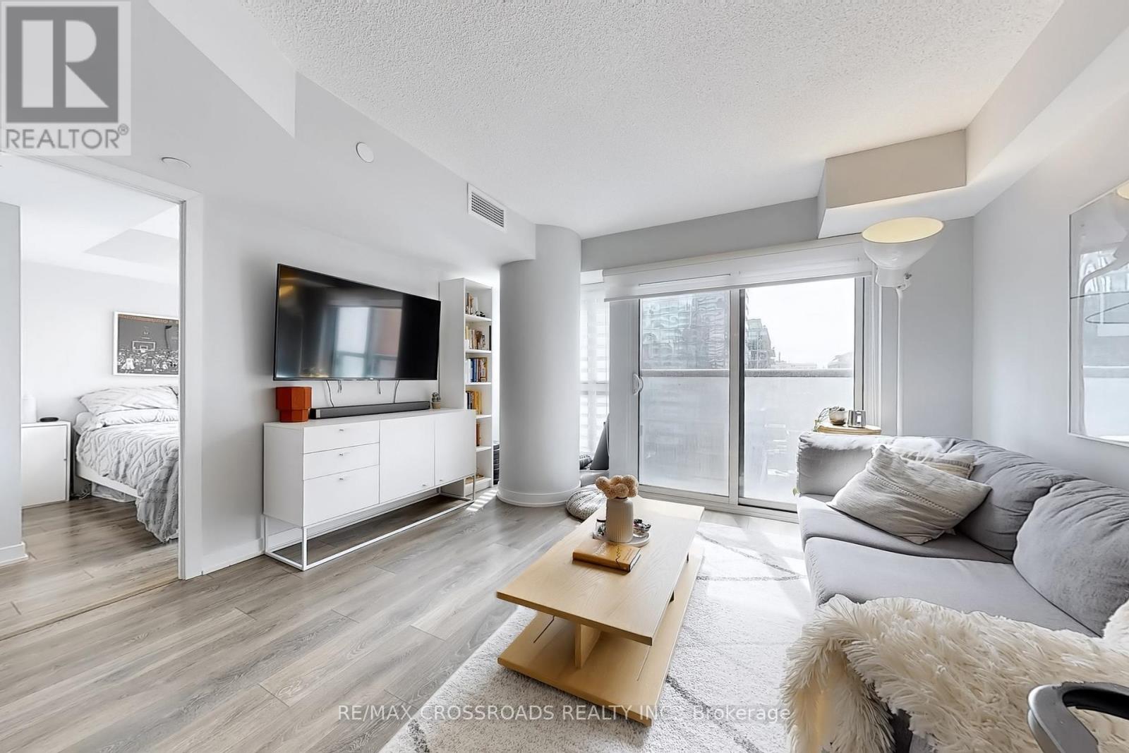 1005 - 87 Peter Street, Toronto, Ontario  M5V 0P1 - Photo 4 - C12207092