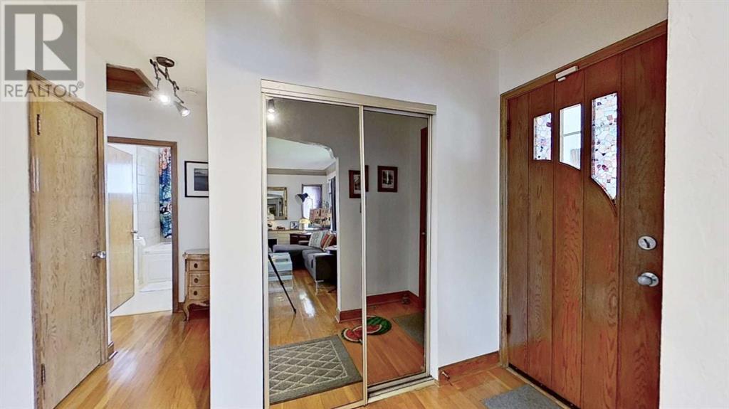 Property at 539 15 Avenue NE image 2
