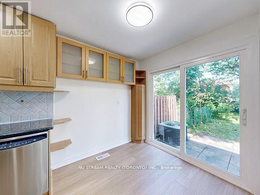 15 Glen Springs Drive, Toronto, Ontario  M1W 1X7 - Photo 11 - E12206960