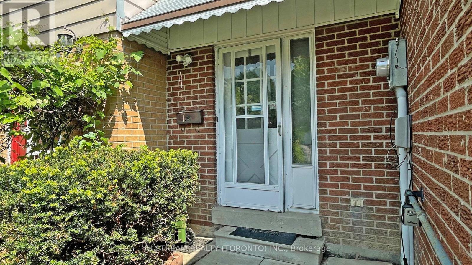 15 Glen Springs Drive, Toronto, Ontario  M1W 1X7 - Photo 3 - E12206960