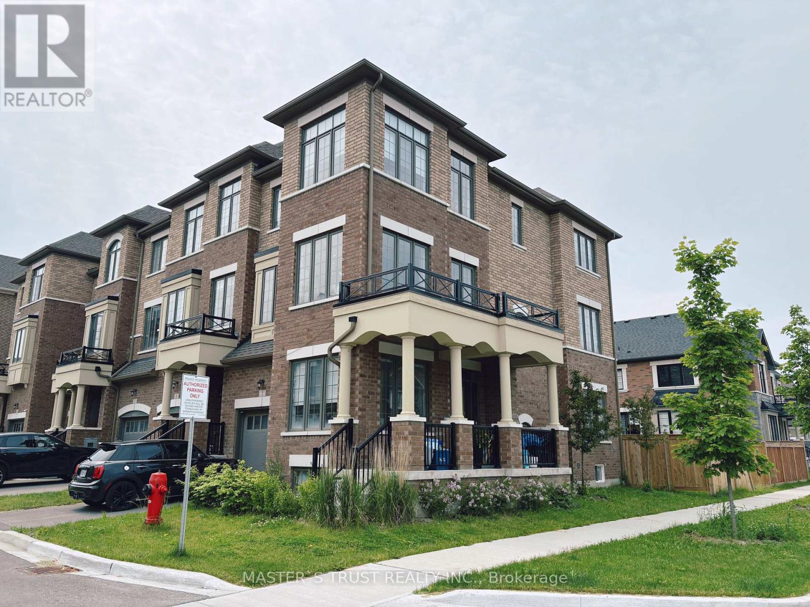 2 HALLMARK WAY, Whitby, Ontario