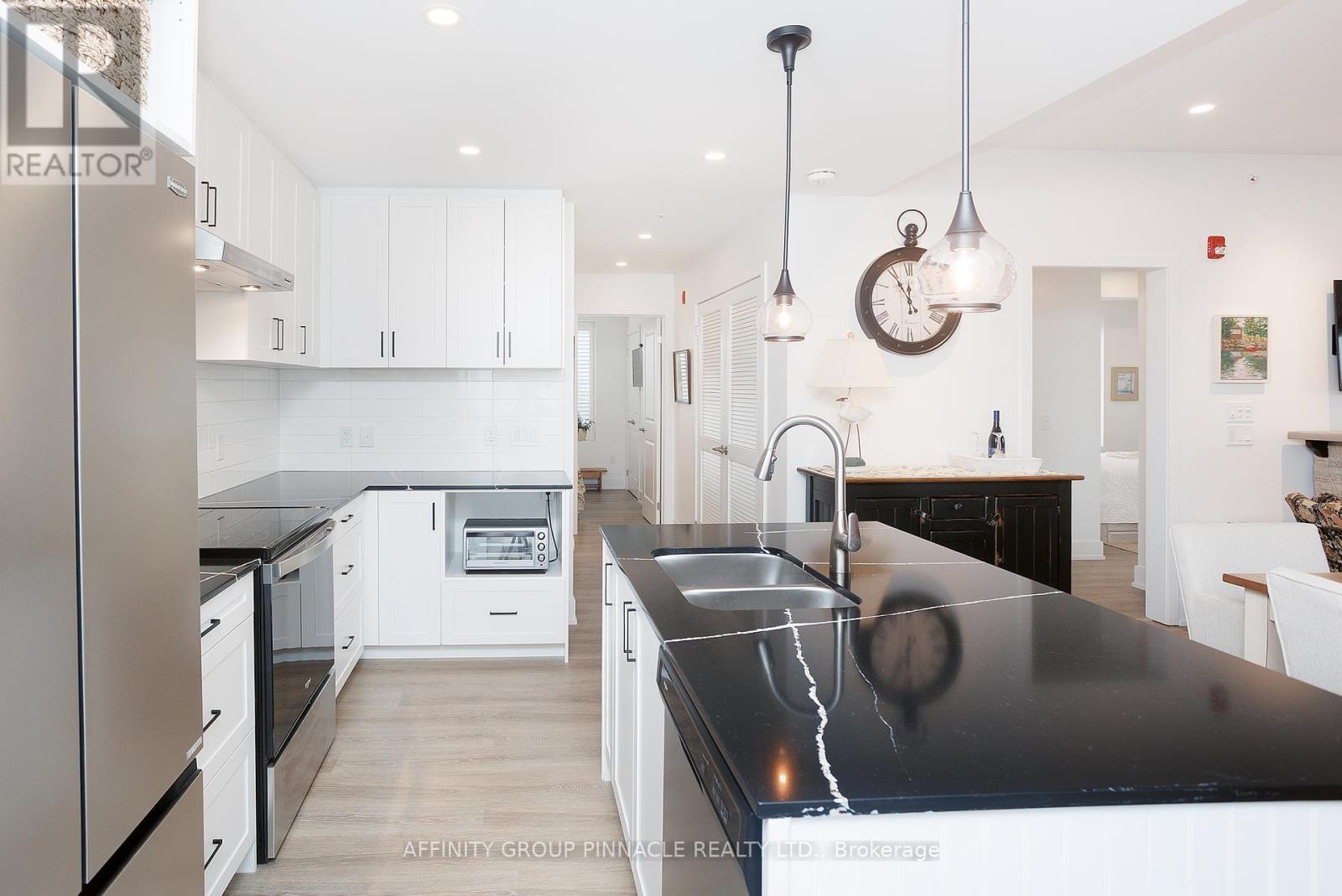 302 - 19a West Street N, Kawartha Lakes, Ontario  K0M 1N0 - Photo 15 - X12207156
