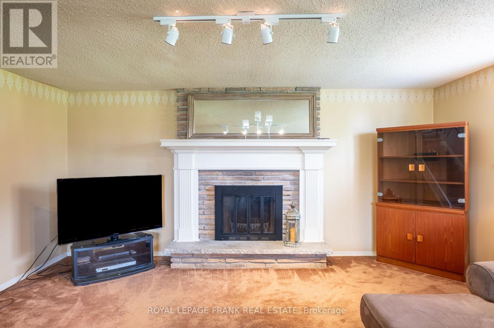 383 Old Surrey Lane, Kawartha Lakes, Ontario  K0M 1A0 - Photo 24 - X12207174