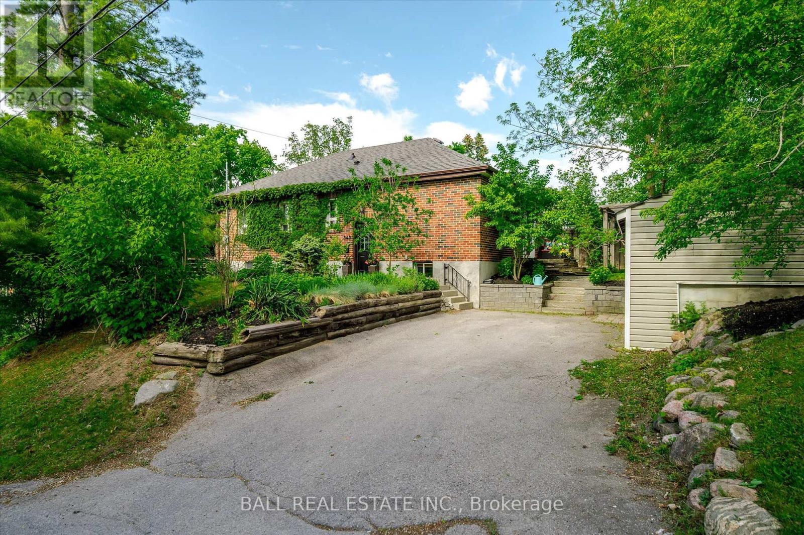 343 Euclid Avenue, Peterborough, Ontario  K9H 1M7 - Photo 2 - X12207206