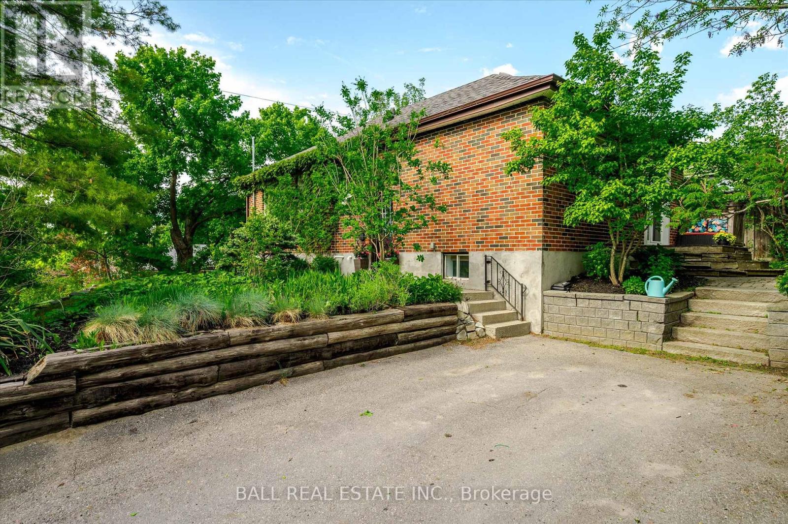 343 Euclid Avenue, Peterborough, Ontario  K9H 1M7 - Photo 3 - X12207206