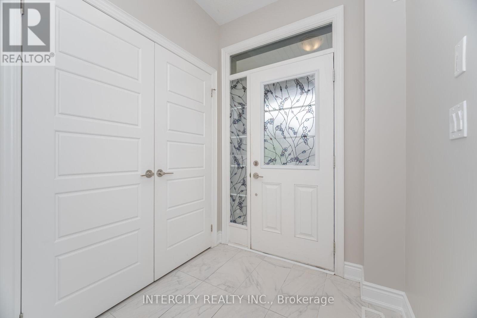 26 Fordham Road, Brampton, Ontario  L6Y 6J6 - Photo 4 - W12161789