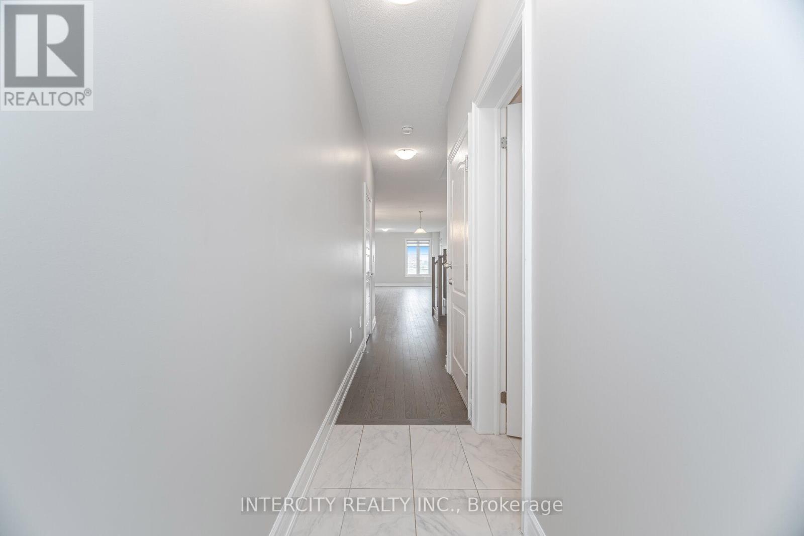 26 Fordham Road, Brampton, Ontario  L6Y 6J6 - Photo 5 - W12161789