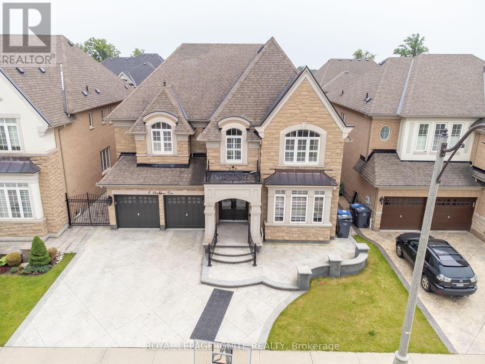 8 Scotchmere Crescent, Brampton, Ontario  L6P 3A7 - Photo 3 - W12204698