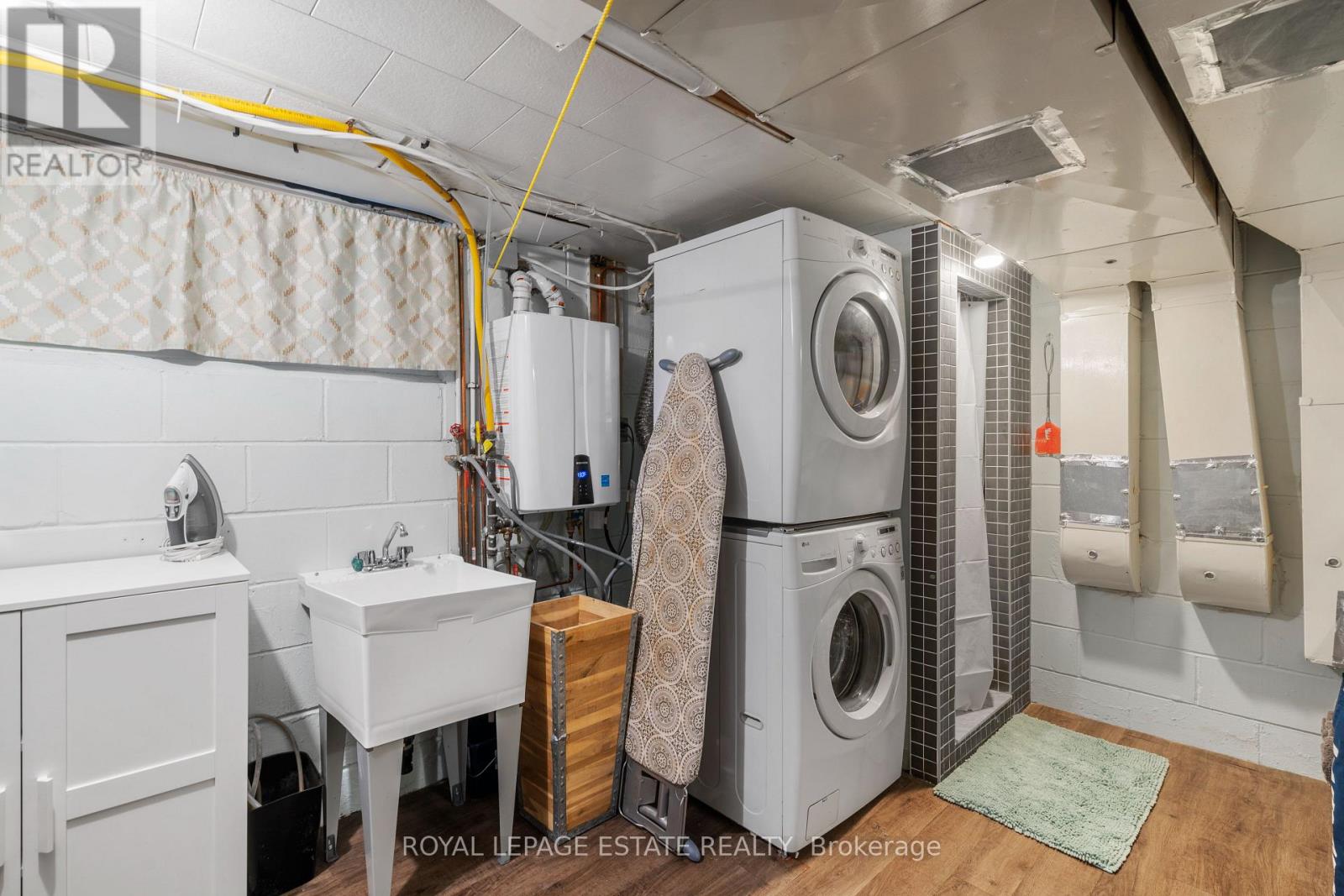 9 Dixington Crescent, Toronto, Ontario  M9P 2K3 - Photo 24 - W12206836