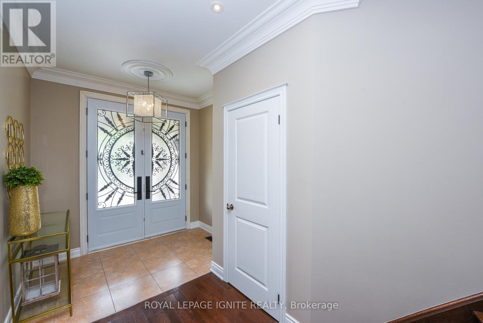 8 Scotchmere Crescent, Brampton, Ontario  L6P 3A7 - Photo 5 - W12204698