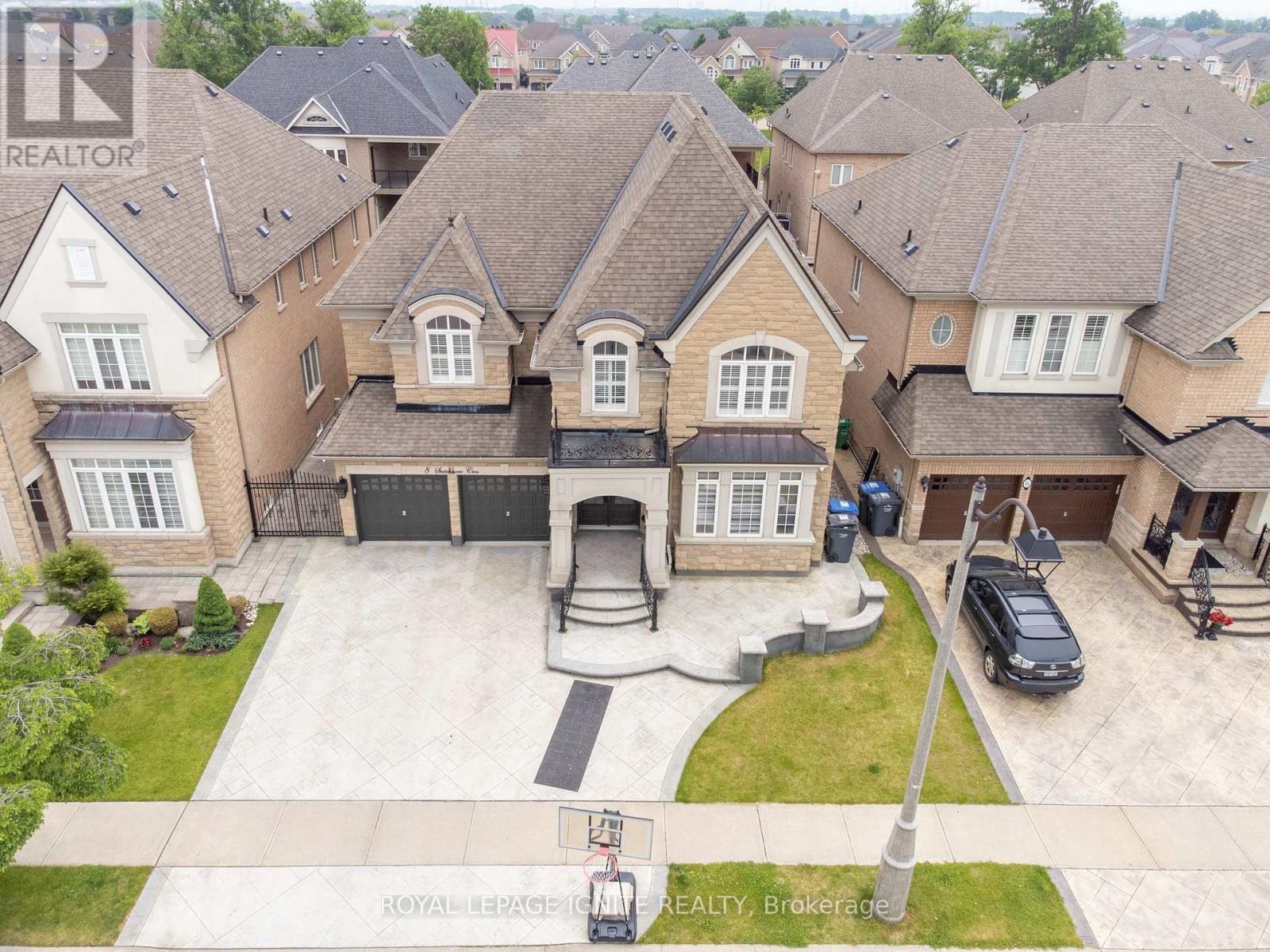 8 Scotchmere Crescent, Brampton, Ontario  L6P 3A7 - Photo 1 - W12204698