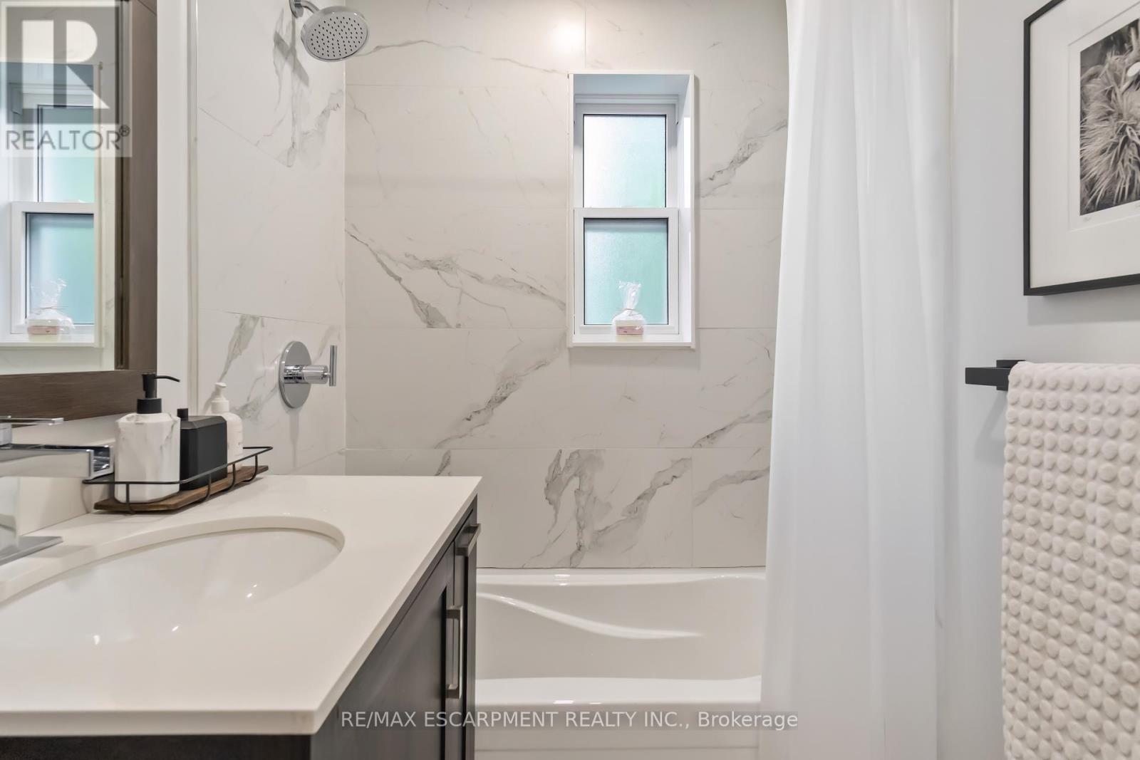 354 Bartos Drive, Oakville, Ontario  L6K 3E6 - Photo 14 - W12167372