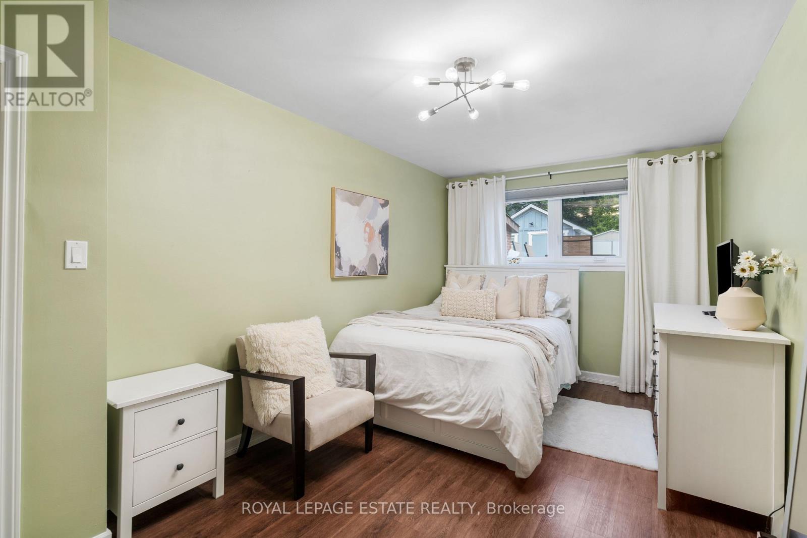 9 Dixington Crescent, Toronto, Ontario  M9P 2K3 - Photo 18 - W12206836